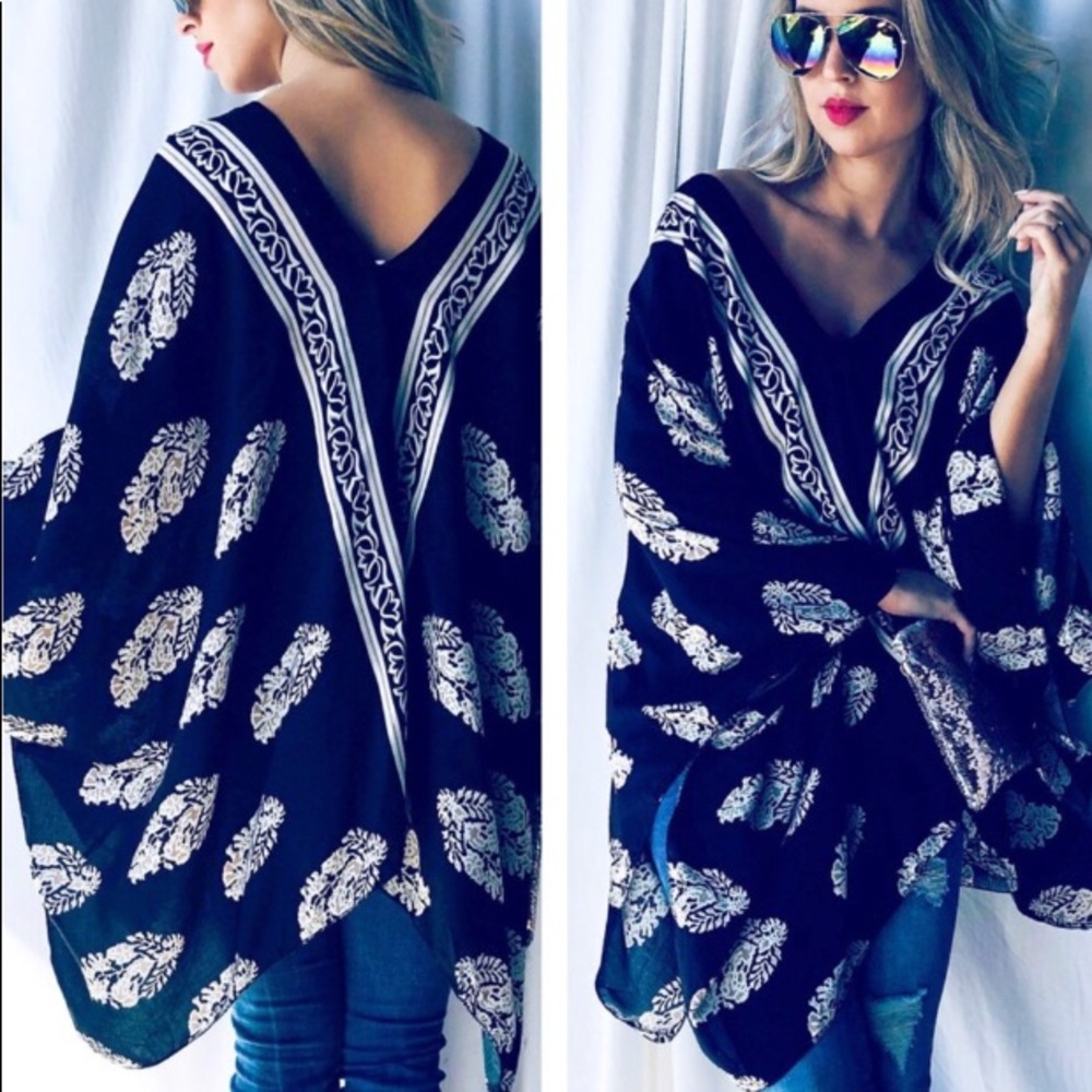 BOHO CHIC Poncho Ruana Kimono Print Fabric Size OS